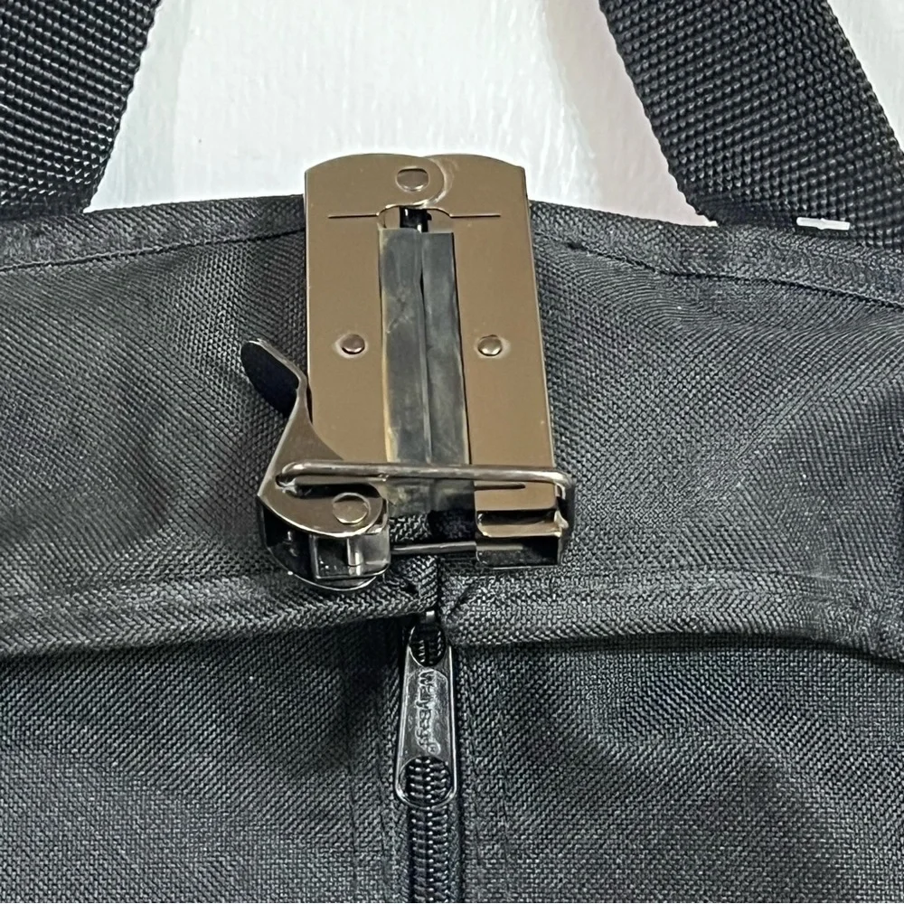 WallyBags 40” Garment Bag w/ Accessory Pockets – New with Tag – MSRP $79.99